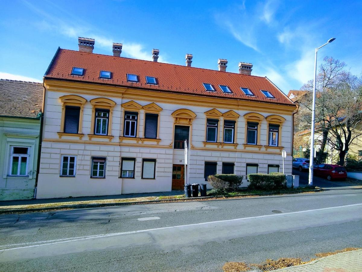 Апартаменти A Charming Little Flat Just Above Szechenyi Square Печ Екстер'єр фото